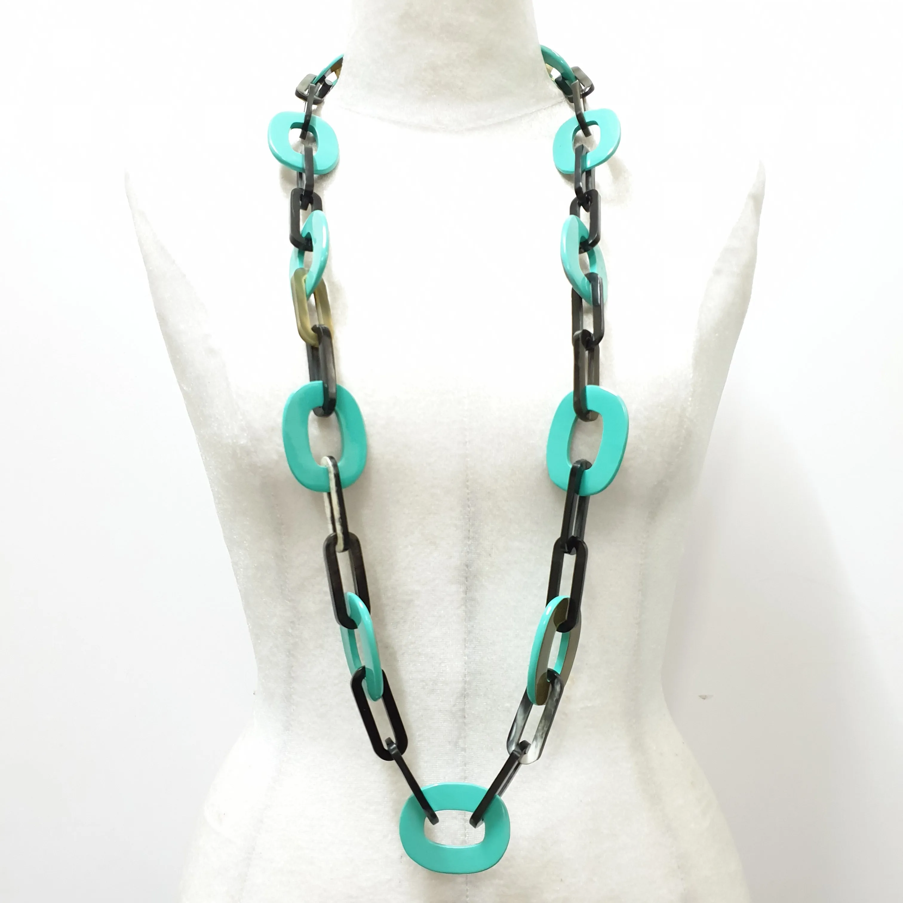 Stunning Horn Necklace J18173,  Sources as Natural Buffalo Horn and Lacquer