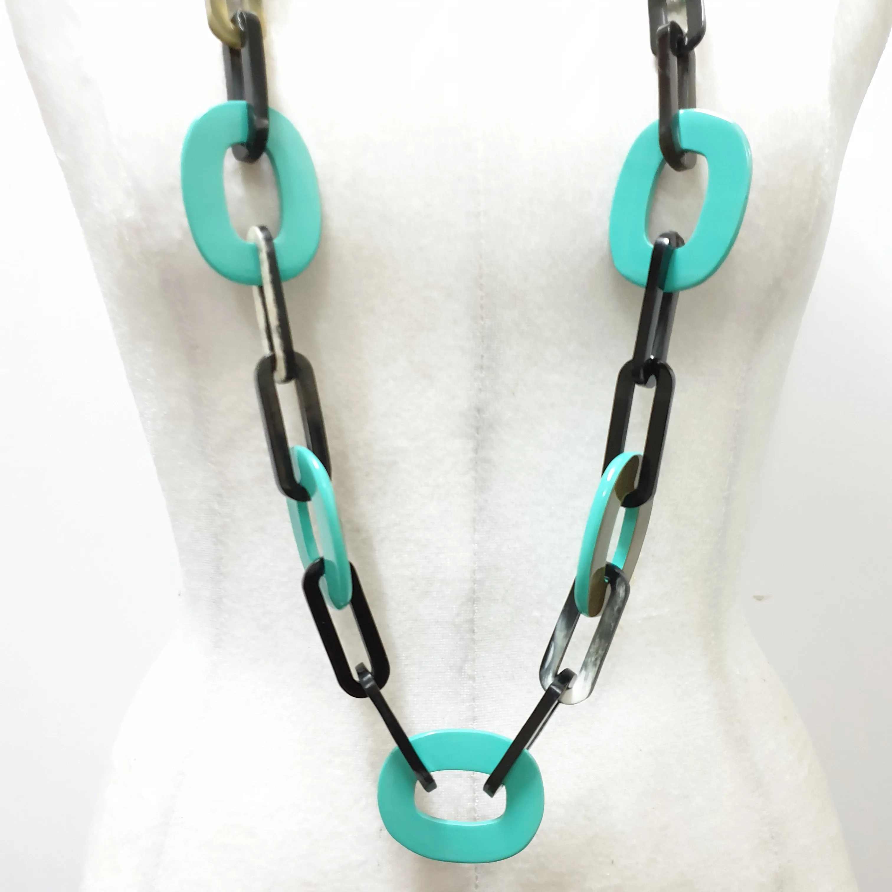 Stunning Horn Necklace J18173,  Sources as Natural Buffalo Horn and Lacquer