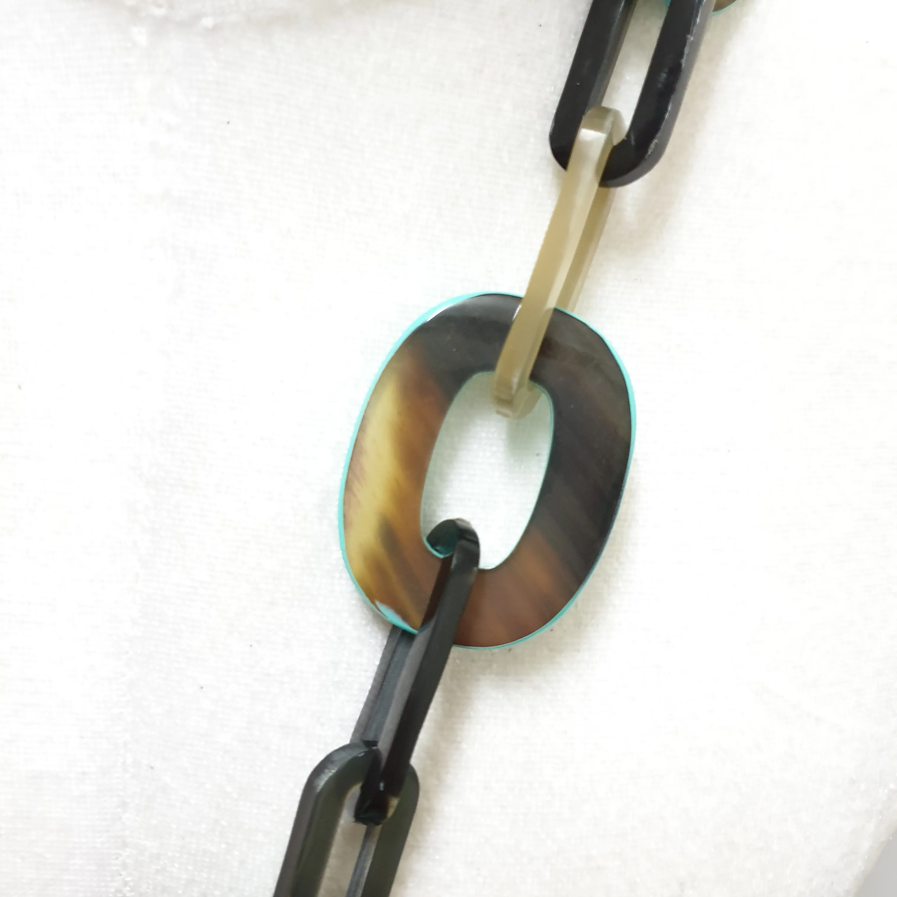 Stunning Horn Necklace J18173,  Sources as Natural Buffalo Horn and Lacquer